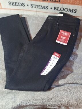 NWT Levi's Women's High-Rise Skinny Jeans — Black